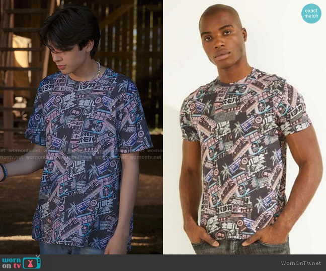 Guess Eco Collage Crewneck Tee in Black worn by Isaac Garcia (Isaac Arellanes) on My Life with the Walter Boys
