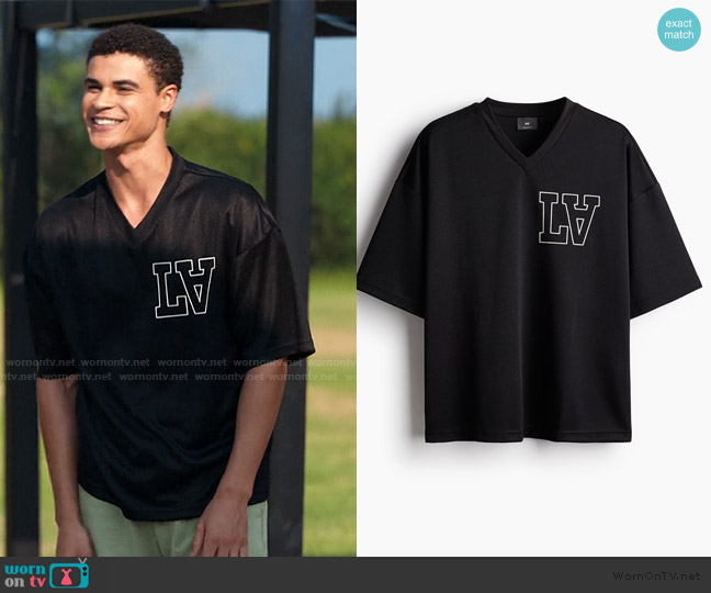 H&M Oversized Fit Printed Mesh T-shirt worn by Dylan (Kolton Stewart) on My Life with the Walter Boys