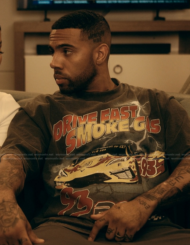 Jamal’s black graphic tee on The Chi