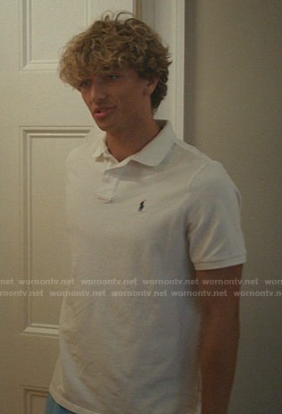 Jeremiah’s white polo shirt on The Summer I Turned Pretty