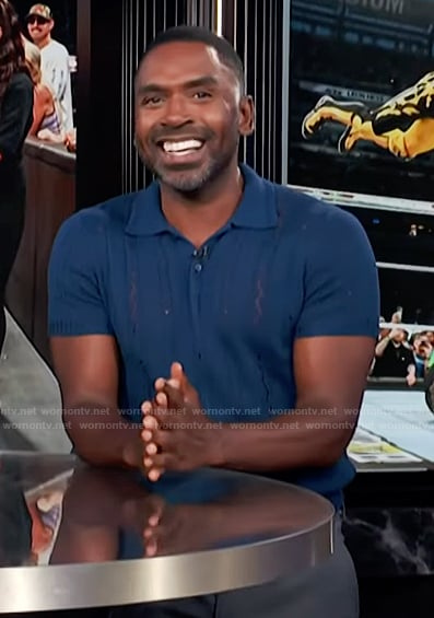 Justin’s blue knit polo on E! News