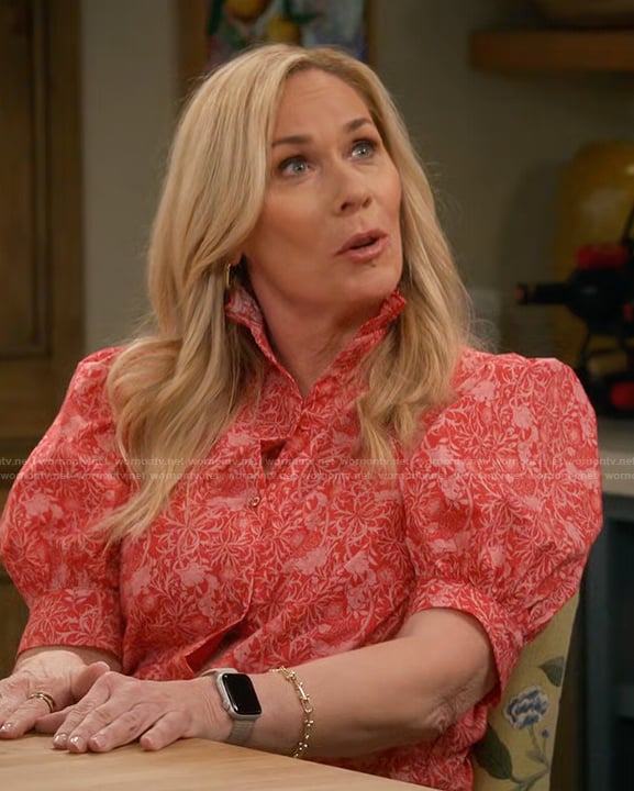 Leanne’s pink floral print short sleeve top on Leanne