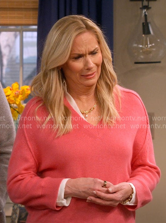Leanne’s pink layered v-neck sweater on Leanne