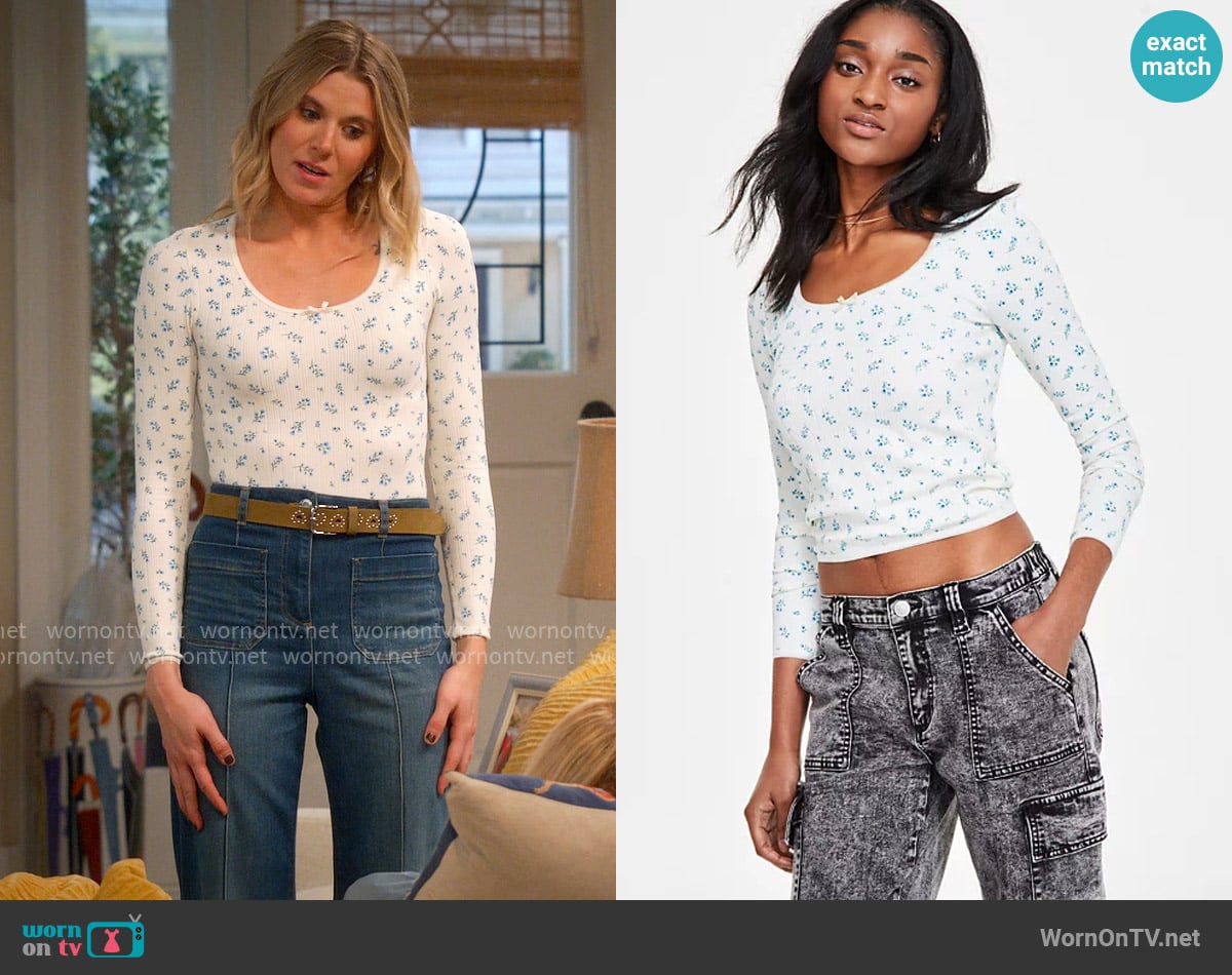 Planet Heart Ditsy Seamless Long Sleeve worn by Josie Murphy (Hannah Pilkes) on Leanne