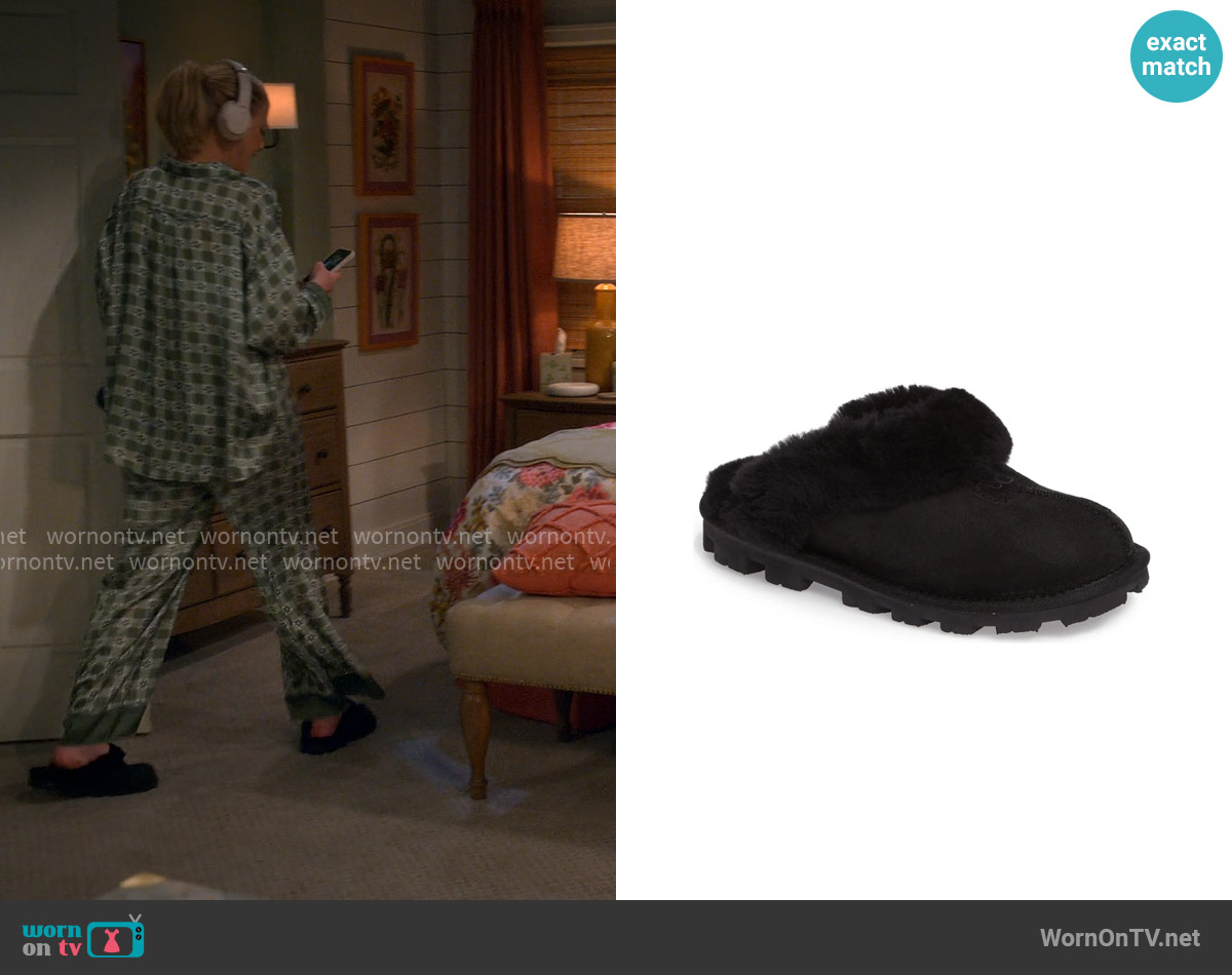 Ugg Coquette Shearling Lined Slipper in Black worn by Carol (Kristen Johnston) on Leanne