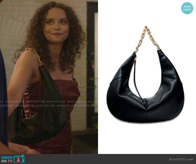 Zara Shoulder Bag With Chain in Black worn by Denise (Isabella Briggs) on The Summer I Turned Pretty