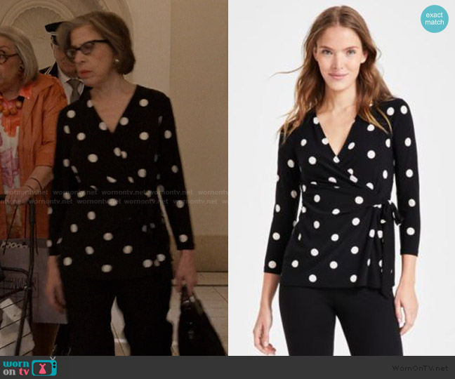 Anne Klein Printed Tie-Waist Top worn by Uma Heller (Jackie Hoffman) on Only Murders in the Building