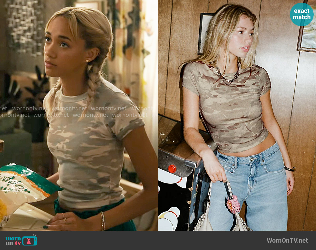 BDG Too Perfect Printed Short Sleeve Tee in Light Camo worn by Ava (Amirah J) on High Potential