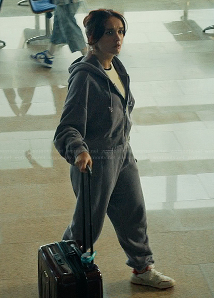 Cherry’s gray tracksuit on The Girlfriend