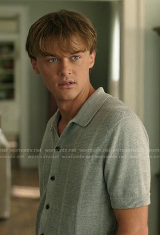 Conrad’s grey knit short sleeve shirt on The Summer I Turned Pretty