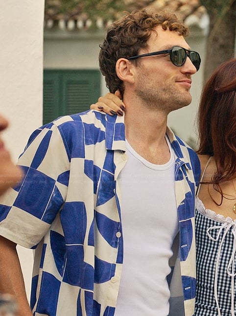 Daniels blue printed shirt on The Girlfriend