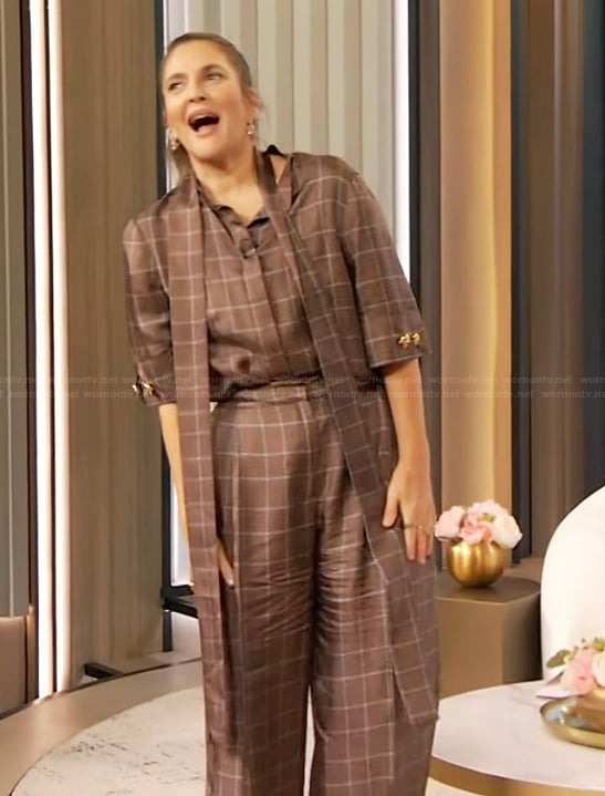 Drew’s brown check print tie neck blouse and pants on The Drew Barrymore Show
