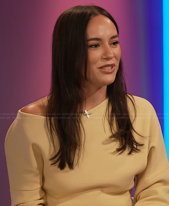 Emily’s yellow dress on E! News