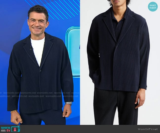 Homme Plissé Issey Miyake Pleated Blazer in Navy worn by Orlando Bloom on Today