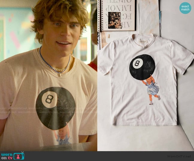 Imogene and Willie The Ask Me Anything Tee worn by Charlie Cooper (William Lipton) on The Runarounds