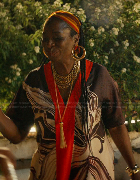 Isabella’s printed dress on The Girlfriend