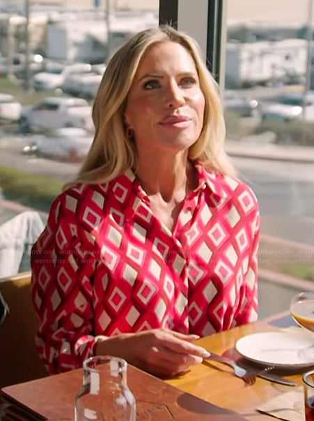 Jenna’s pink geometric print blouse on The Real Housewives of Orange County
