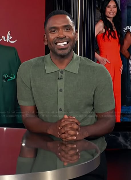 Justin’s green knit shirt on E! News