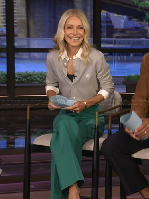 Kelly’s contrast top and pants on Live with Kelly and Mark