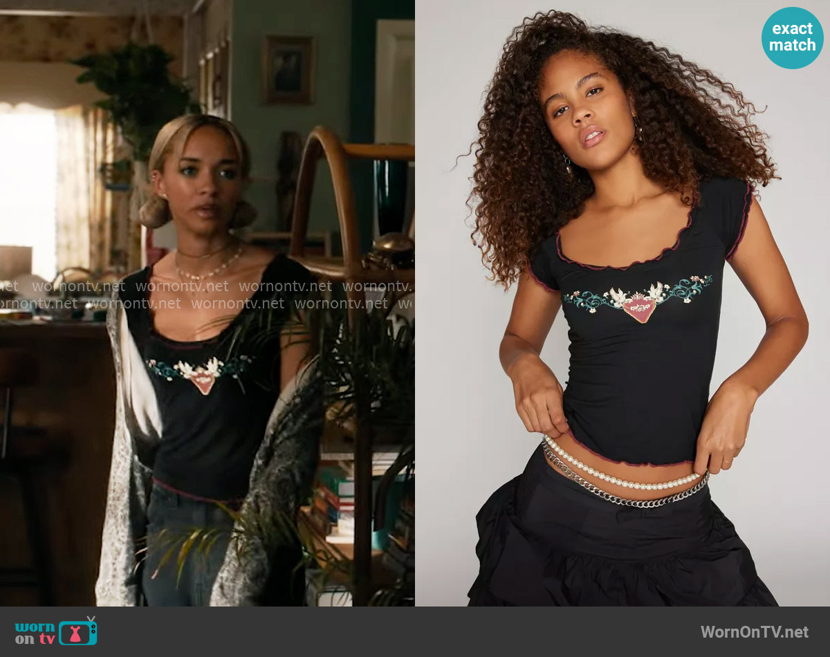 Kimchi Blue Angelica Lettuce Edge Baby Tee worn by Ava (Amirah J) on High Potential
