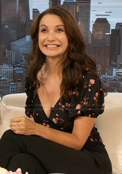 Kristin Davis’s floral print top on The Drew Barrymore Show