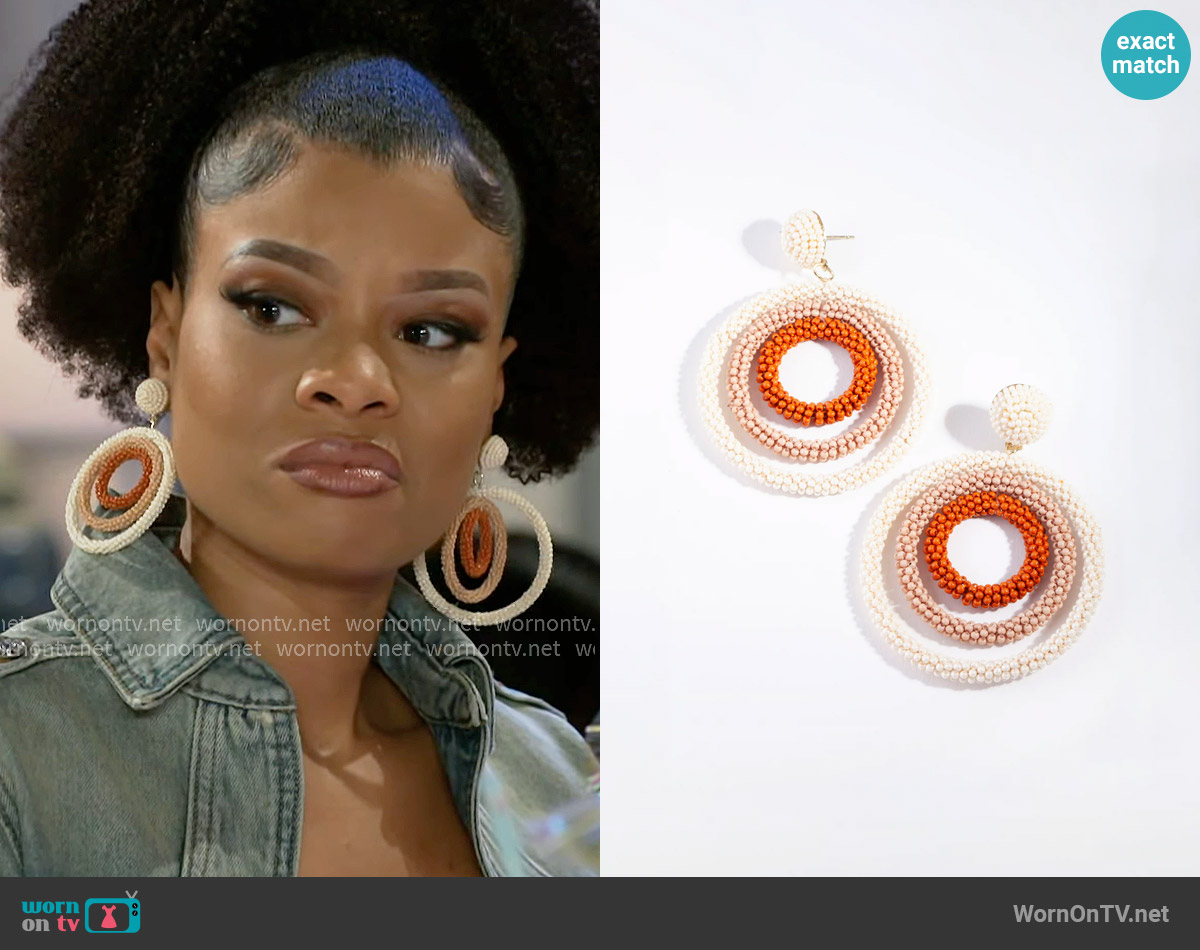 Lovisa Neutral Beaded Triple Circle Drop Earrings worn by Eva Thomas (Ambyr Michelle) on Beyond the Gates