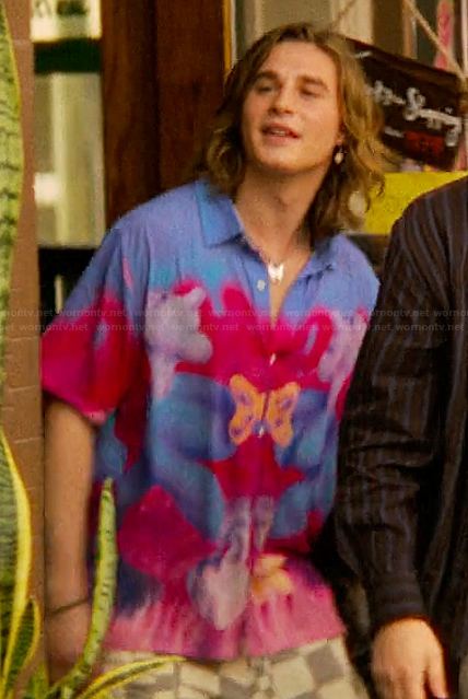 Neil’s blue printed shirt on The Runarounds