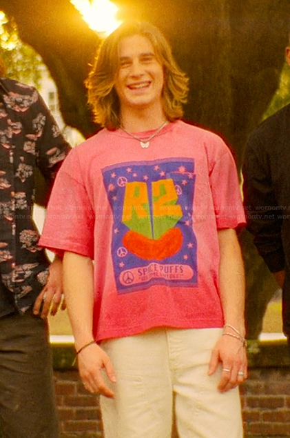 Neil’s R2 pink tie dye tee on The Runarounds