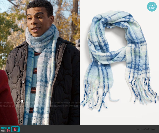 Old Navy Fringed Scarf worn by Skylar Summerhill (Jaylan Evans) on My Life with the Walter Boys