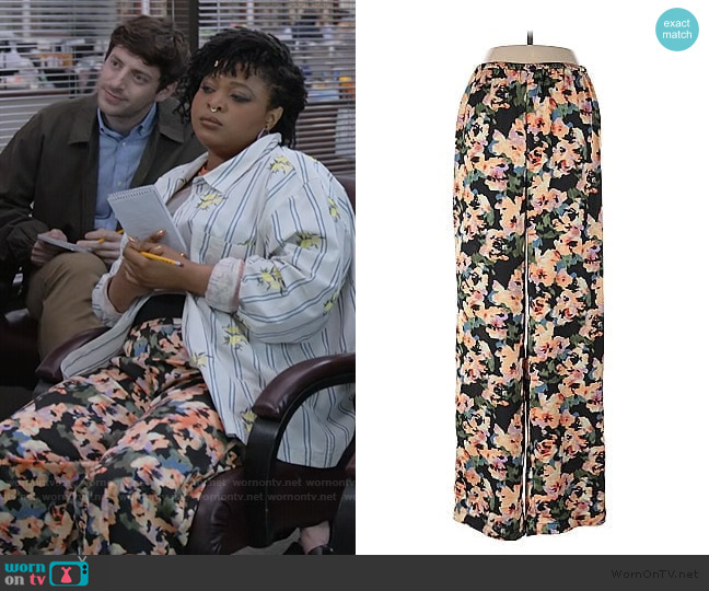 Open Edit Floral Pants worn by Adelola Olofin (Gbemisola Ikumelo) on The Paper