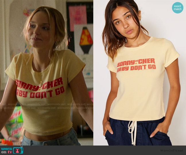 People of Leisure Sonny and Cher Tee worn by Sophia Kinney (Lilah Pate) on The Runarounds