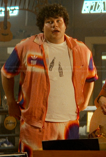 Pete’s tie dye shirt and shorts on The Runarounds
