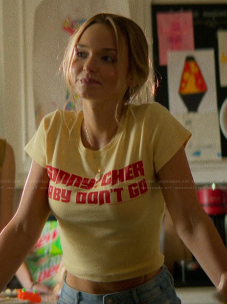Sophia’s yellow tee on The Runarounds
