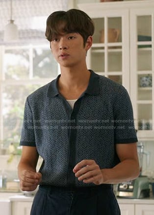 Steve’s navy print knit shirt on The Summer I Turned Pretty