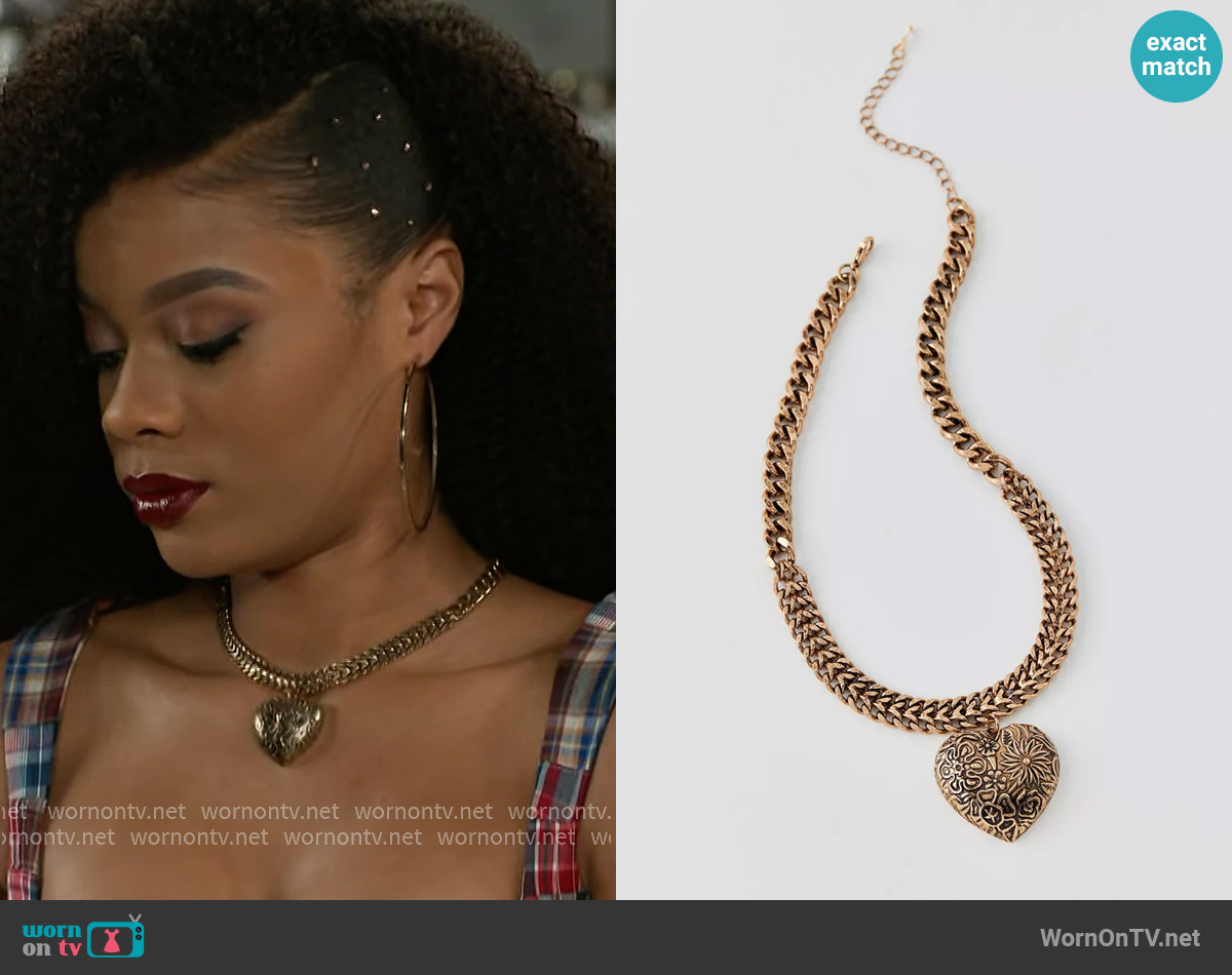 Urban Outfitters Etched Heart Choker Necklace worn by Eva Thomas (Ambyr Michelle) on Beyond the Gates