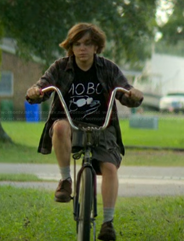 Wyatt’s black mobo tee on The Runarounds