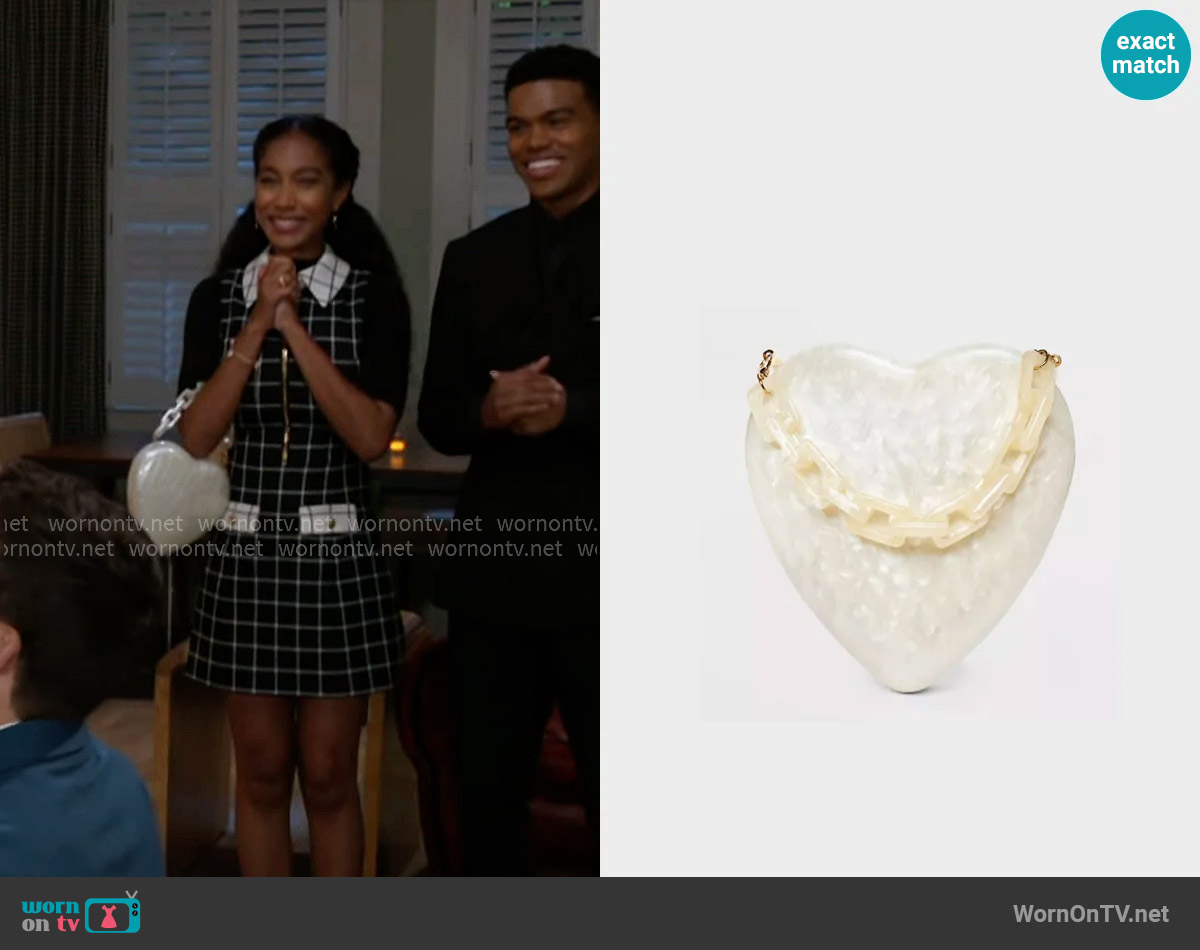 A New Day Pearl Heart Minaudiere Top Handle Bag worn by Samantha Richardson (Najah Jackson) on Beyond the Gates