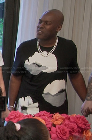Corey’s floral print tee on The Kardashians