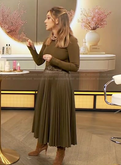 Dr. Shereene Idriss’s green pleated dress on The Drew Barrymore Show