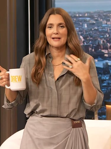 Drew’s gray drape pants on The Drew Barrymore Show