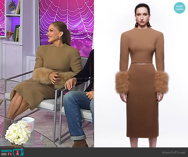 Harithand Lizelot Backless Crepe Top in Bown worn by Jennifer Lopez on Today