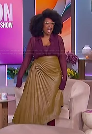 Jennifer’s leather pleated skirt on The Jennifer Hudson Show