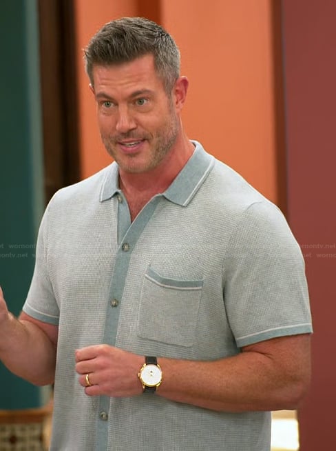Jesse Palmer’s green knit shirt on The Golden Bachelor
