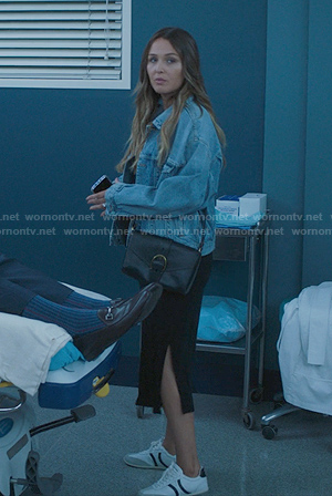 Jo’s leather crossbody bag and sneakers on Greys Anatomy
