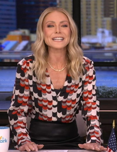 Kelly’s abstract print shirt on Live with Kelly and Mark
