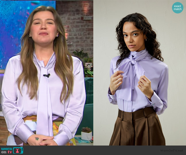 Lily Silk Silk Turtleneck Ribbon Blouse worn by Kelly Clarkson on The Kelly Clarkson Show