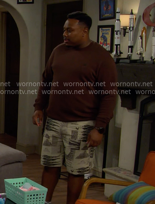 Marty’s brown sweatshirt and printed shorts on The Neighborhood