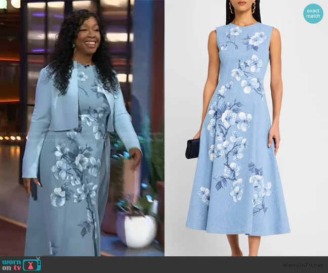 Oscar de la Renta Cherry Blossom Printed Denim Sleeveless Midi Dress worn by Shonda Rhimes on The Kelly Clarkson Show