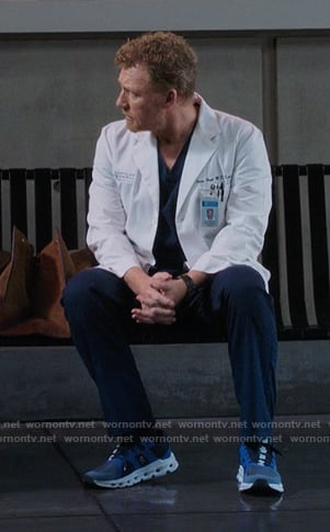 Owen Hunt’s blue sneakers on Greys Anatomy
