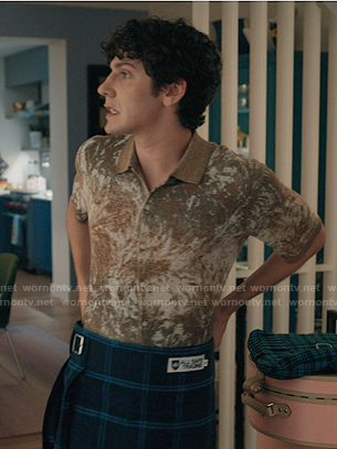 Teddy’s beige print short sleeve shirt on Elsbeth